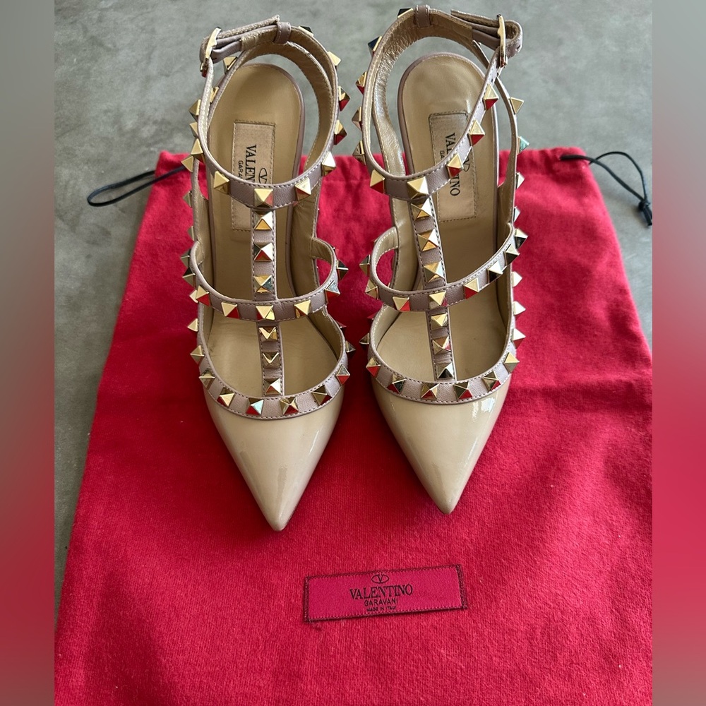 Valentino Nude Rockstud Heels 34